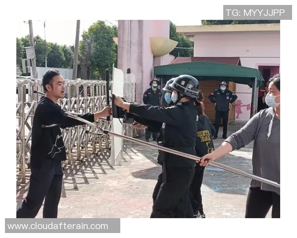 武汉羽毛球队在联合会杯中的团队协作表现分析与点评