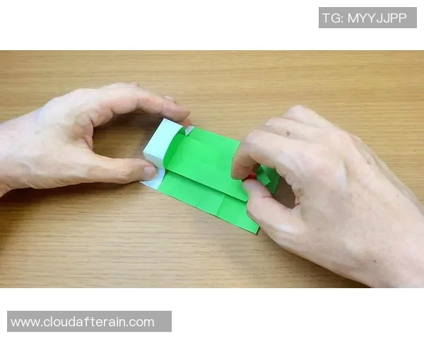 折纸足球球的创意玩法与技巧分享让你轻松掌握折纸艺术的乐趣与魅力